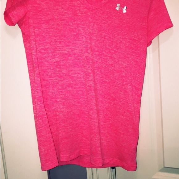 Women’s under armour small v neck - Picture 2 of 2